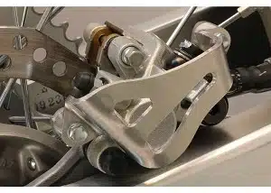 Works Connection achter remklauw beschermer Honda CR 125R/250R 2002-2007 & CRF 250R 2004-2023 & CRF 450R 2002-2023 - Afbeelding 2