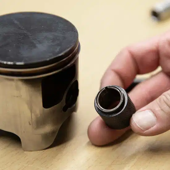 X-Grip zuiger clip gereedschap KTM/Husqvarna/Gas Gas SX/EXC 250/300 2017-2023 - Afbeelding 2