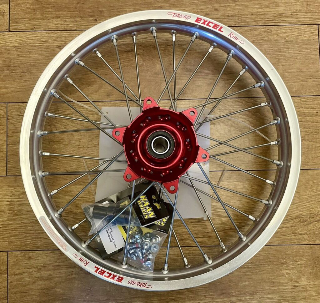 Excel voorwiel compleet zilvere velg + Haan Wheels rode naaf 21-1.60 Honda CR 125R/250R 1984-1994