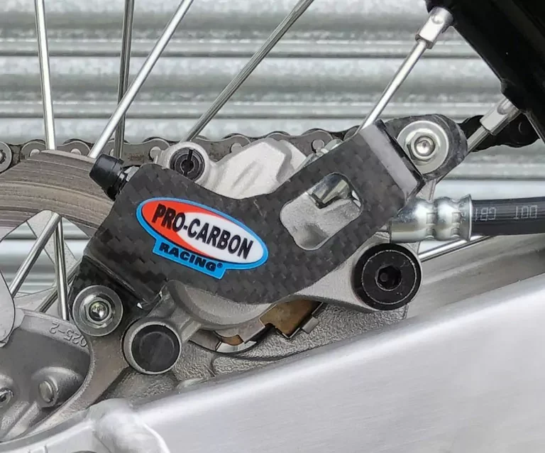 Pro Carbon achter remklauw beschermer Kawasaki KX250/450F 2006-2024