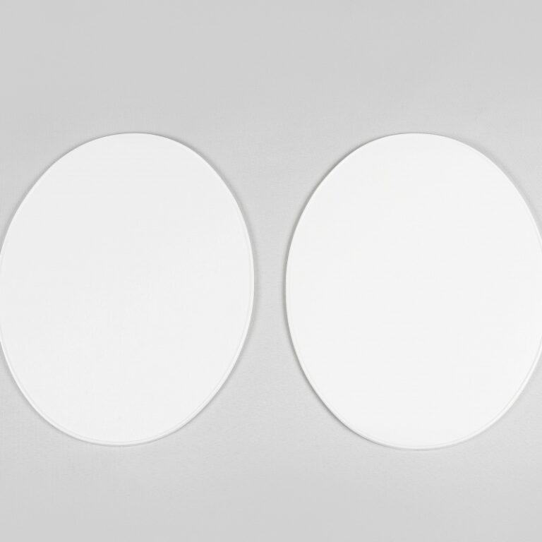 UFO voornummerplaat universeel Wit Oval plate since 1970 ( 2 stuks )