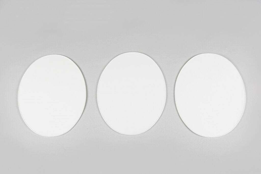 UFO voornummerplaat universeel Wit Oval plate since 1970 ( 3 stuks )