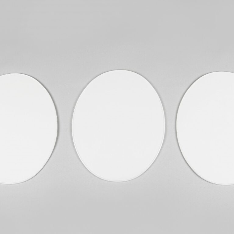 UFO voornummerplaat universeel Wit Oval plate since 1970 ( 3 stuks )