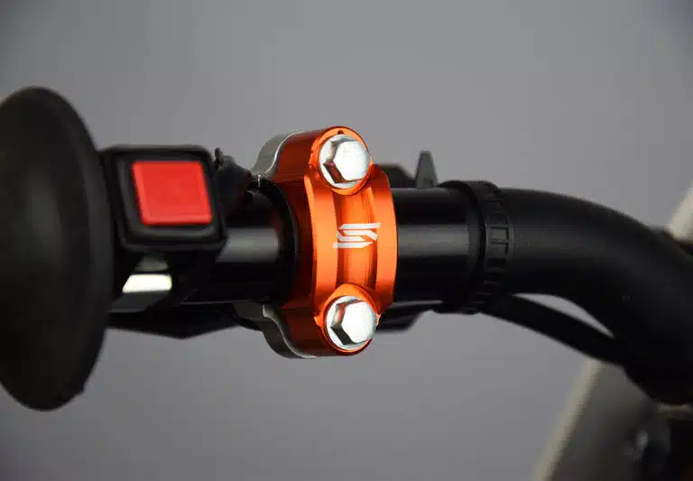 Scar universal rotating bar clamp Orange