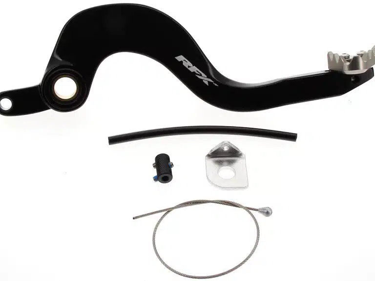 RFX Rempedaal + Brake Saver zwart / titanium KTM SX/SX-F 125-450 16- & EXC/EXC-F 125-500 17- & Husqvarna TC/FC 125-450 16- & TE/FE 125-501 17- & Gas Gas MC/MC-F/EC/EC-F 125/250F/350F/450F 2021